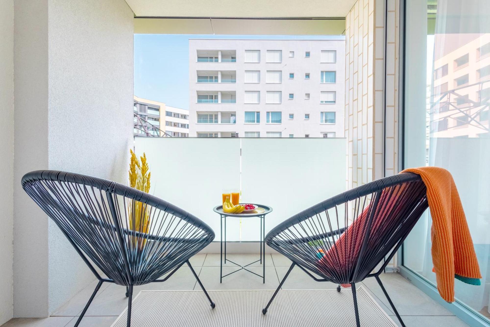Yellow Apartment - Balcony, Free Parking, By Gravity 프라하 외부 사진