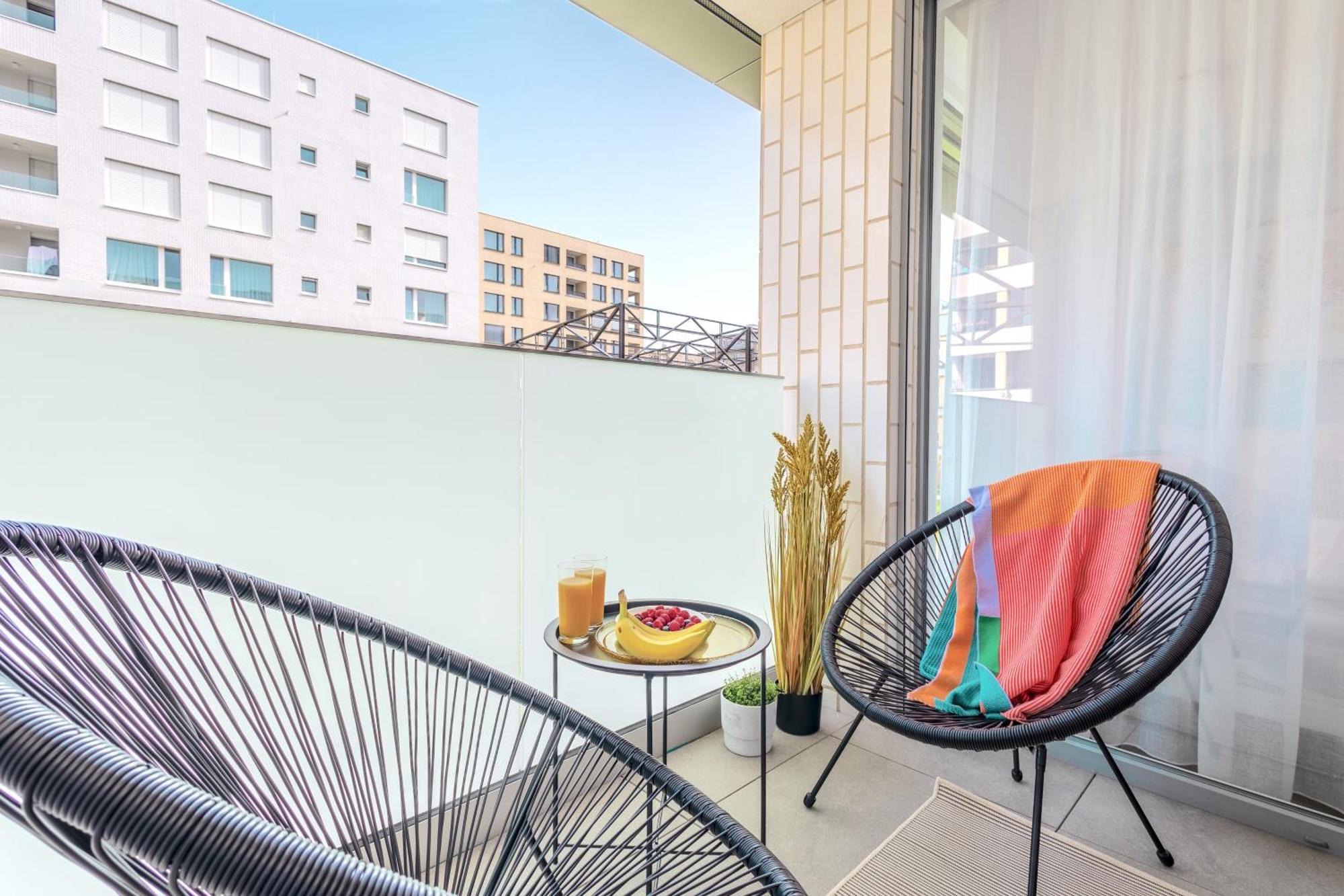 Yellow Apartment - Balcony, Free Parking, By Gravity 프라하 외부 사진